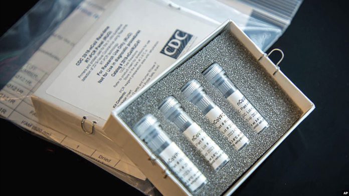 Covid-19 រូបថតពីមជ្ឈមណ្ឌលទប់ស្កាត់និងបង្ការជំងឺរបស់សហរដ្ឋអាមេរិកបង្ហាញពីឧបករណ៍សម្រាប់ធ្វើតេស្ដរកមេរោគកូរ៉ូណាវីរុសក្នុងមន្ទីរពិសោធន៍របស់មជ្ឈមណ្ឌលនេះ។