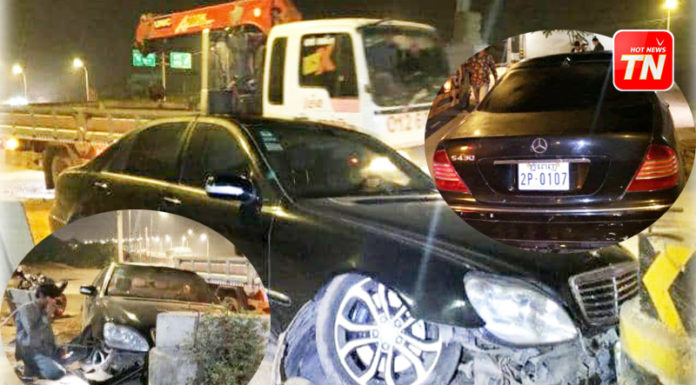 សប្បាយភ្លេចខ្លួនបើកលឿនបុករង្វល់មូលស្ពានព្រែកសំរោង