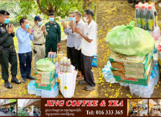 ព្រះសង្ឃ គណៈកម្មការវត្តសសី ផ្តល់ជំនួយឧបត្ថមកងកម្លាំងប្រចាំគោលដៅព្រំប្រទល់ស្រុកតាំងគោក ក្នុងការទប់ស្កាត់ការធ្វើដំណើរឆ្លងខេត្ត