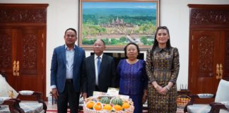 ឯកឧត្តម ស ថេត គោរពជូនពរ សម្តេចពញាចក្រី ក្នុងឱកាសបុណ្យចូលឆ្នាំថ្មី