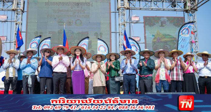 ត្បូងឃ្មុំ_Web