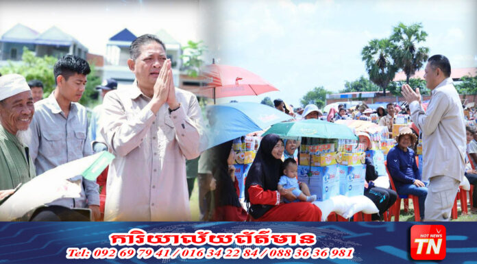 អភិបាលខេត្តត្បូងឃ្មុំ ចែកកញ្ចប់ស្បៀងបម្រុងរាជរដ្ឋាភិបាល ដល់គ្រួសាររងគ្រោះដោយសារទឹកជំនន់ ចំនួន៩៩៨គ្រួសារ